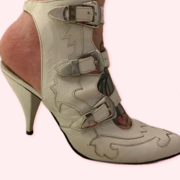 Adorable White Western Cut Out Booties - Picture 1 of 7